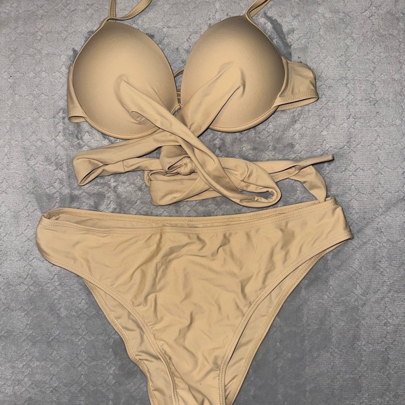 Nude swimming suit and lace skirt - Picture 6 of 7